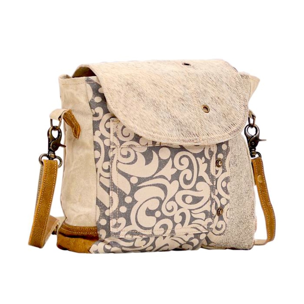 FACTUAL MESSENGER BAG Myra Bag. New with tags!
S-1487